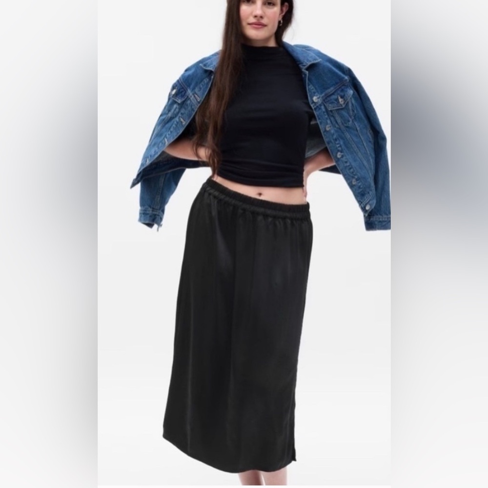 GAP Black matte satin Midi Skirt, Large, NWT